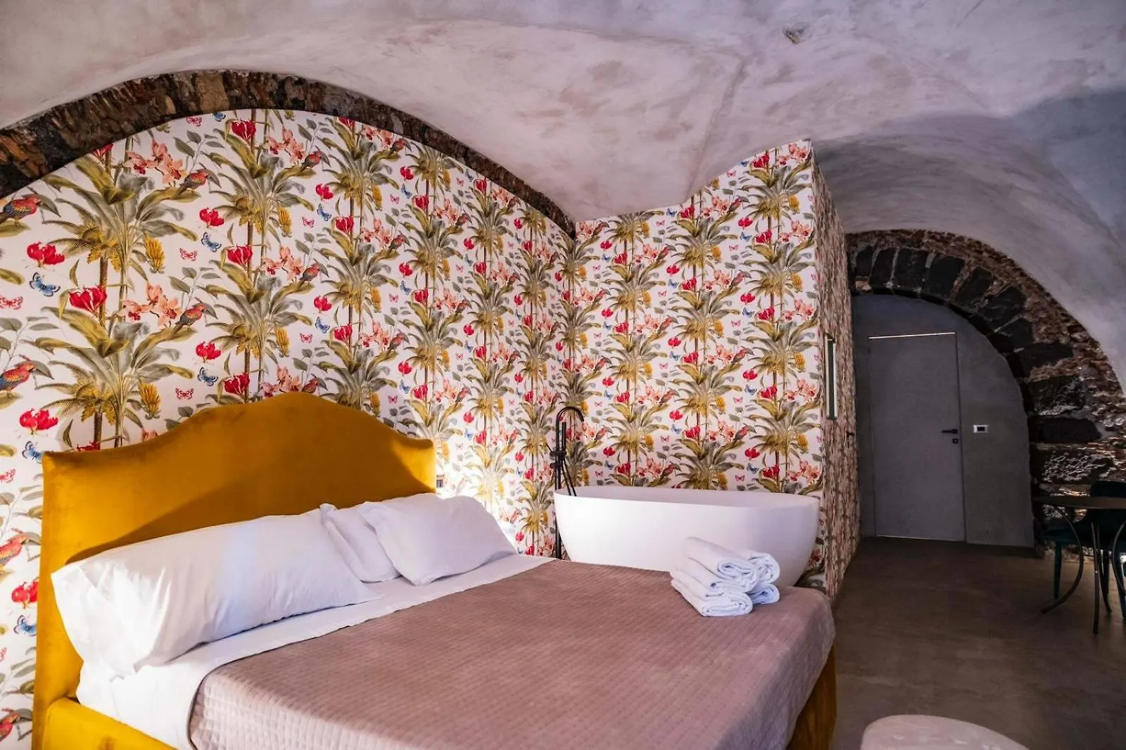 Charme Catania Central Suites Hotel