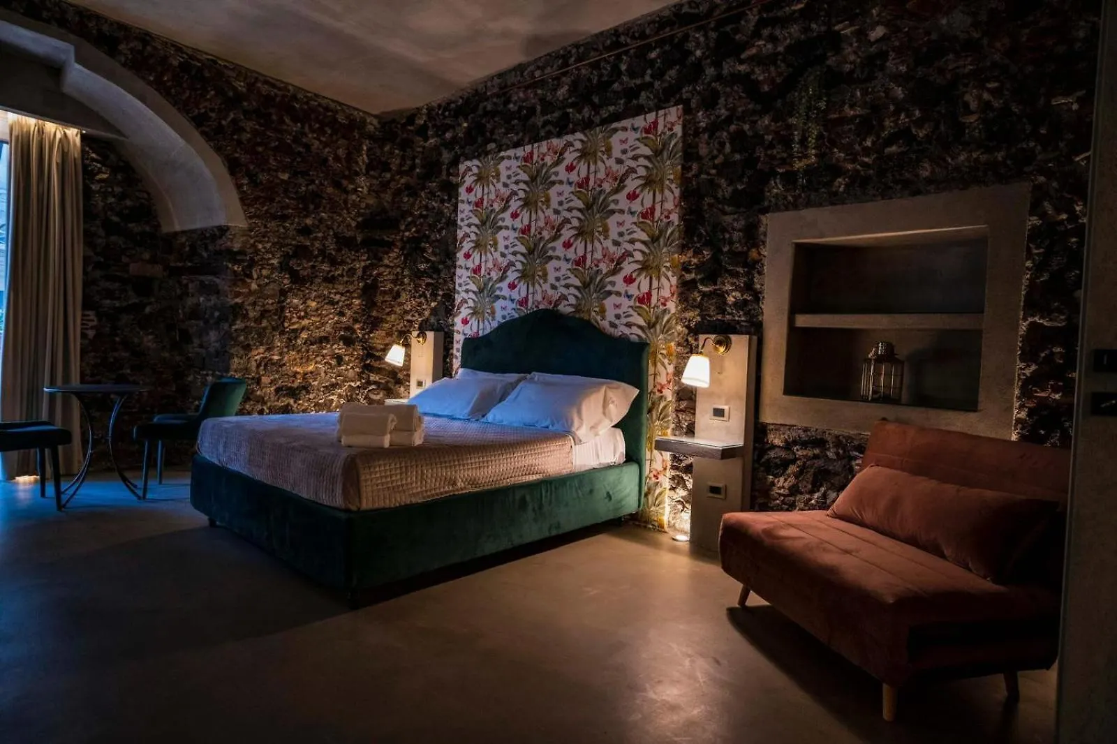 Charme Catania Central Suites Hotel