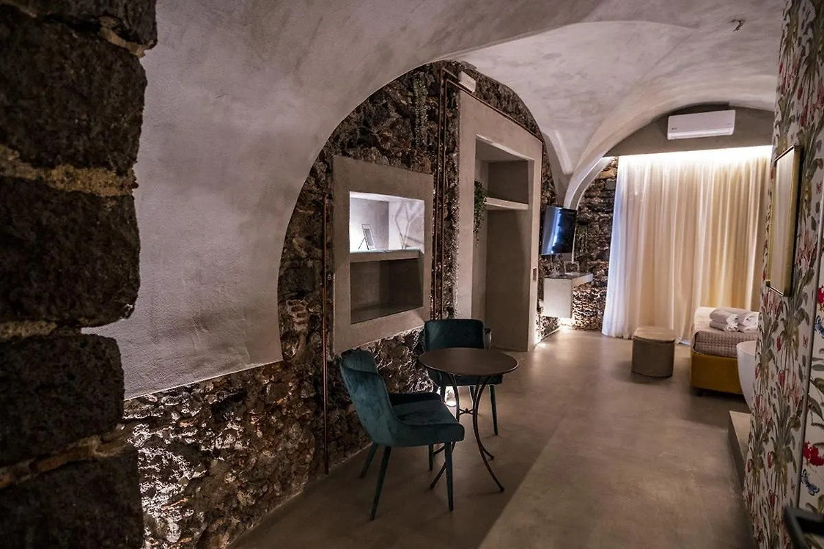 Charme Catania Central Suites 0*,